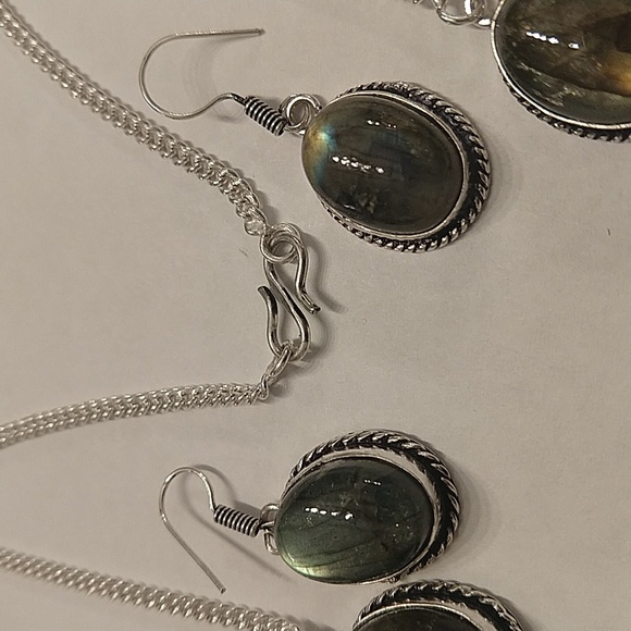 Labradorite necklace and earrings - Picture 4 of 8